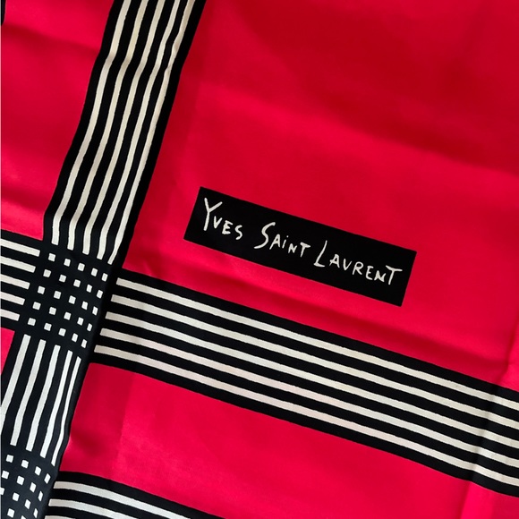 Yves Saint Laurent Fabulous cherry red large scarf, get in the red season! YSL - Picture 6 of 9